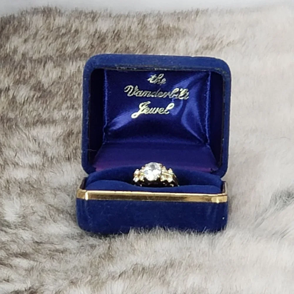 1980's Women's‎ Faux Diamond Ring Size 5